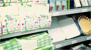 Condis: servilletas y platos de plástico