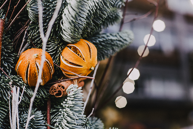 Adonos-navidad-con-cáscaras-de-naranja-DIY-Christmas-ornaments