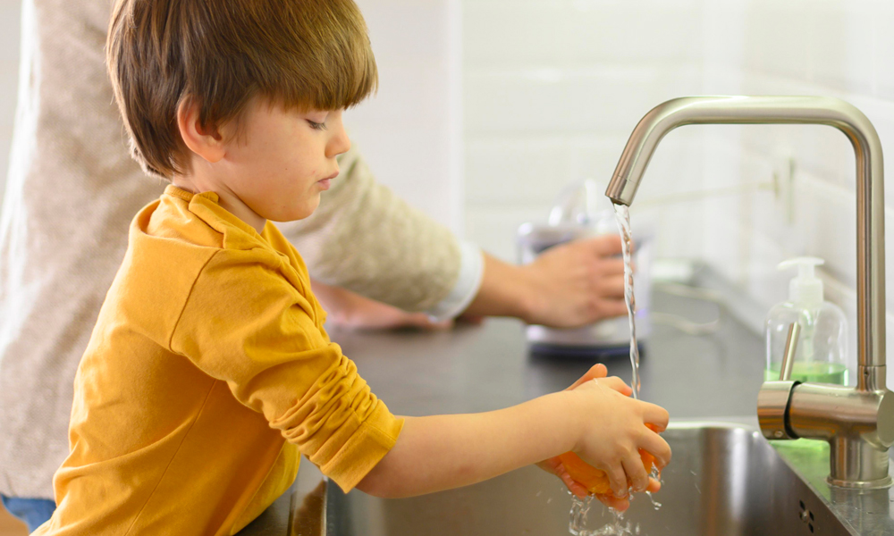 Cómo involucrar a los niños en las tareas domésticas según su edad ...